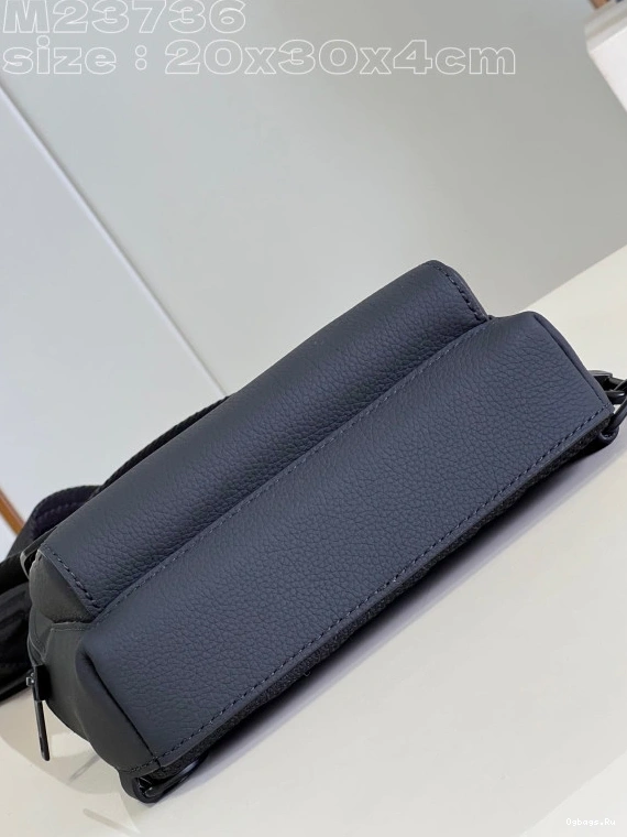 VUITTON LOUIS Pilot Slingbag 0514